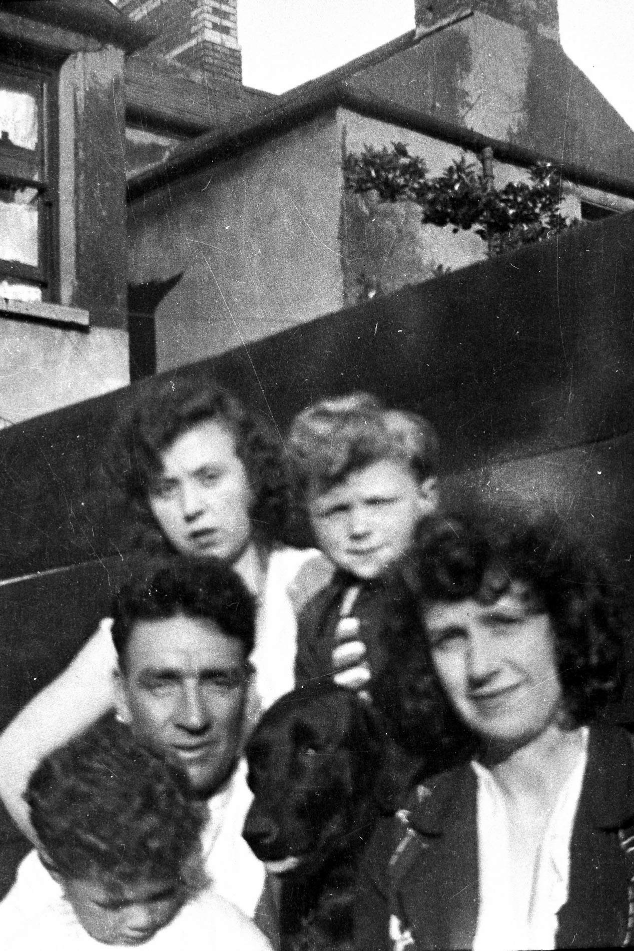 Laurie Coles, Albert Crossman, Terry Crossman, The dog, Popsy and Doll Coles.